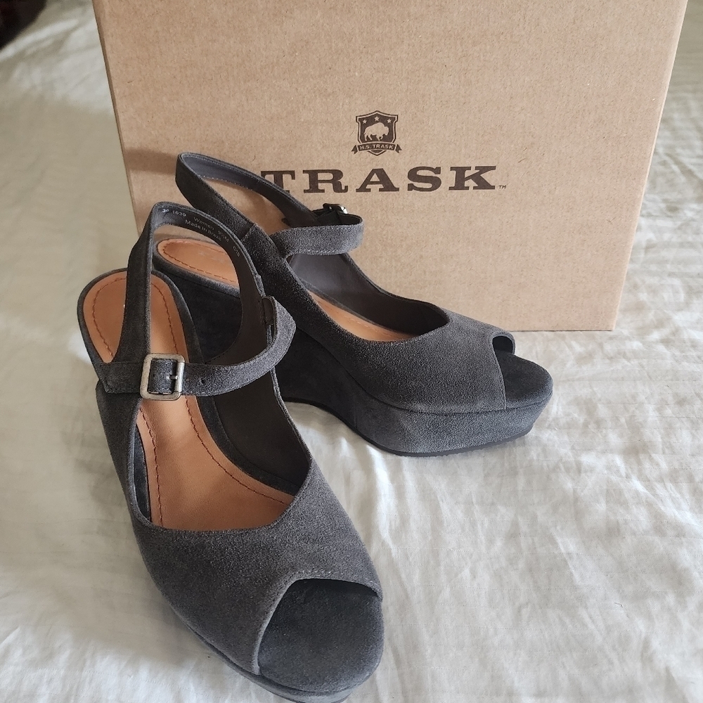 Trask Tessa Suede Leather Platform Peep Toe Wedge Sandal in Gray Size 9.5